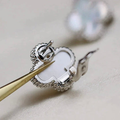 [Lira Jewelry]CLOVER MEDIUM 1 MOTIFS  WHITE MOP EARRINGS SILVER