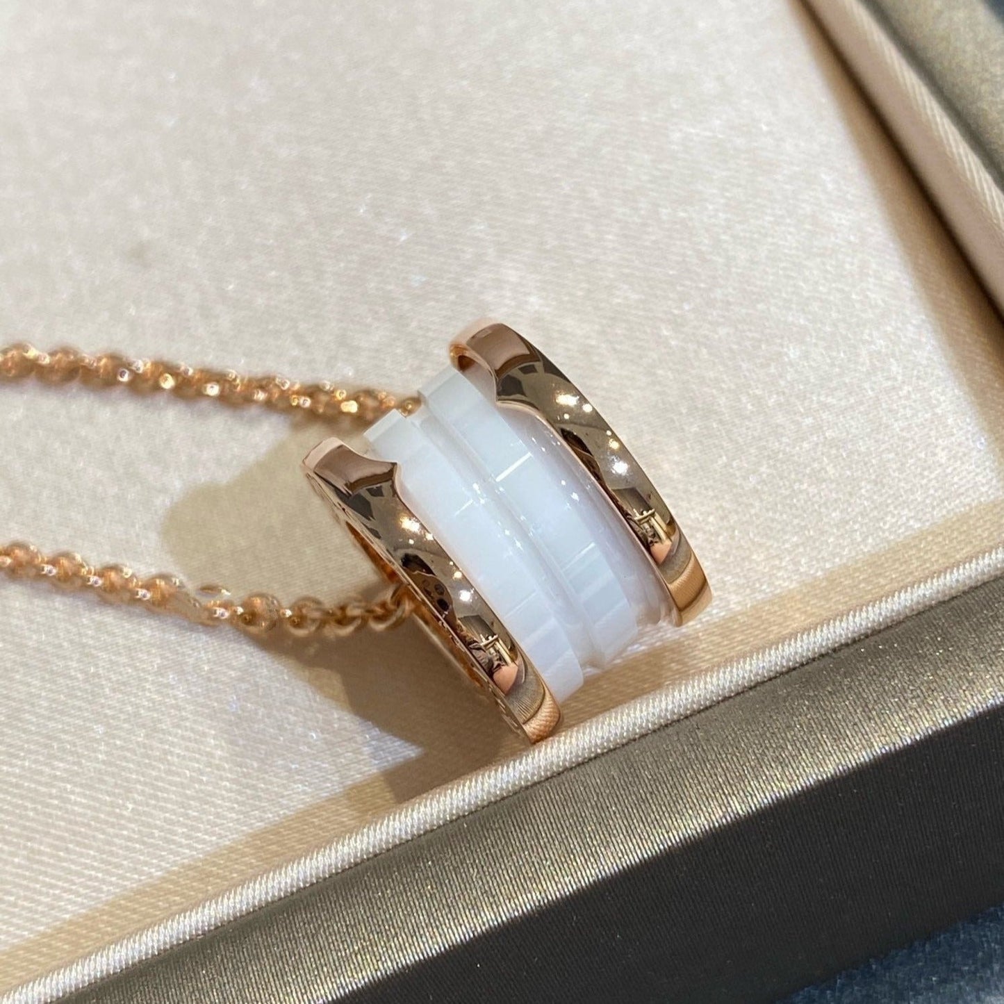 [Lira Jewelry]ZERO 1 WHITE CERAMIC PINK GOLD NECKLACE