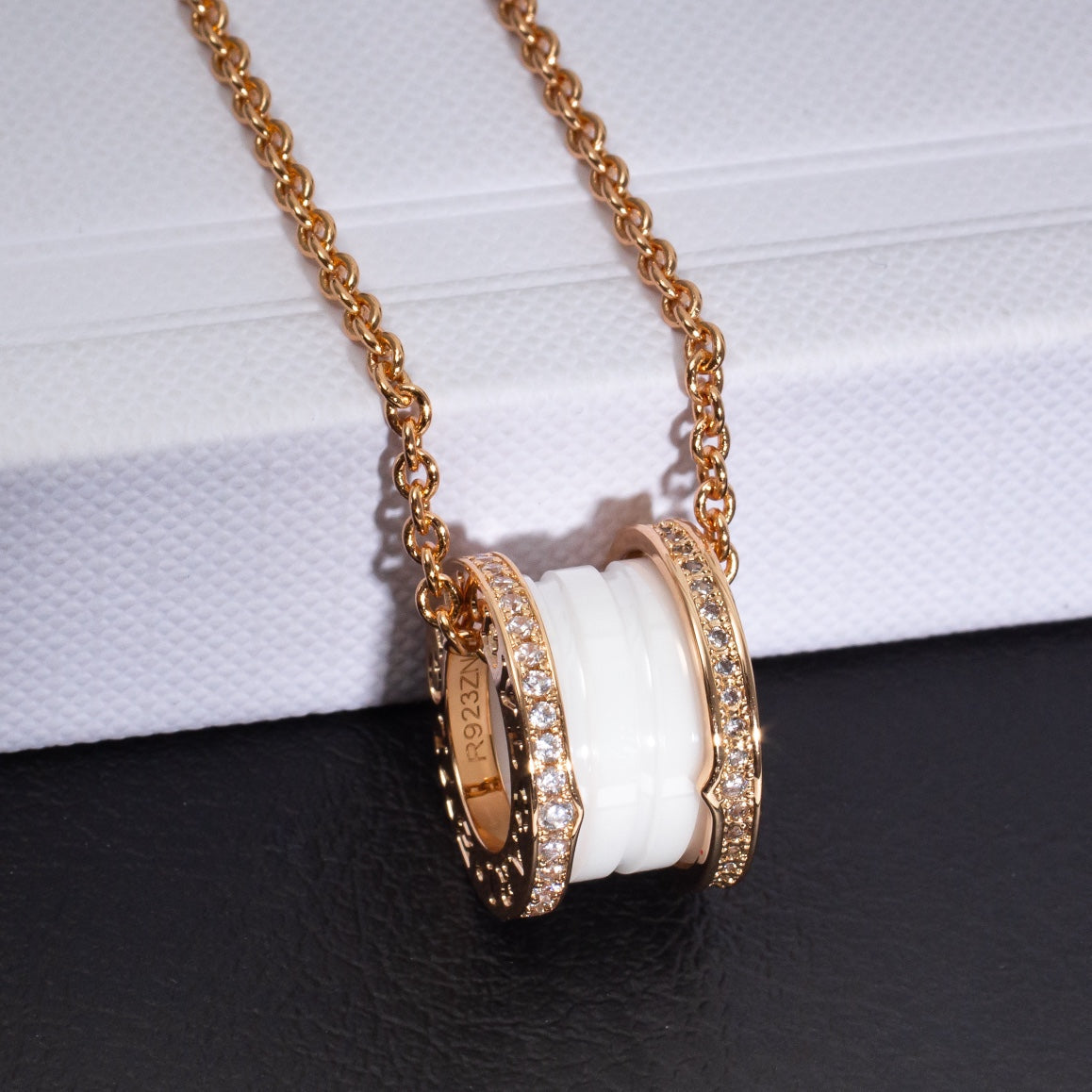[Lira Jewelry]ZERO 1 WHITE CERAMIC PINK GOLD DIAMOND NECKLACE