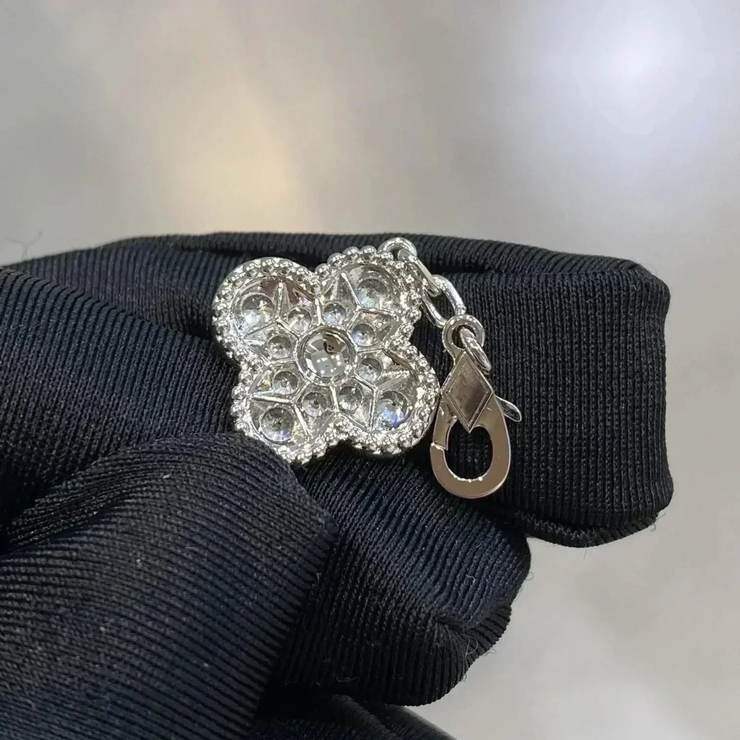 [StLira Jewelryar Jewelry] CLOVER 5 MOTIF FULL DIAMOND BRACELET COLLECTION