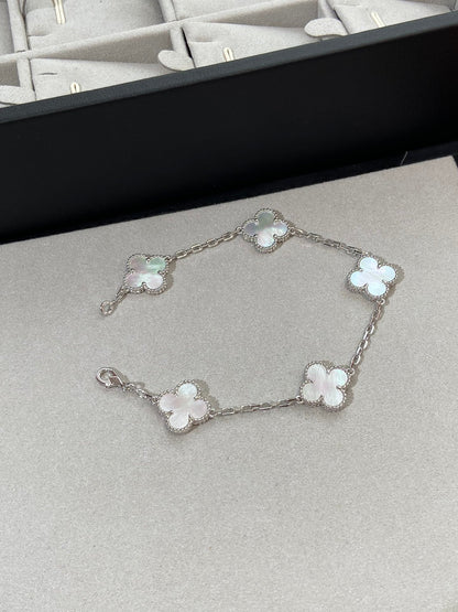 [Lira Jewelry]CLOVER WHITE PEARL MOP 5 MOTIF BRACELET COLLECTION
