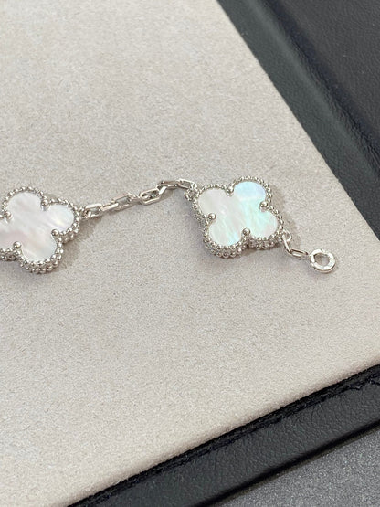[Lira Jewelry]CLOVER WHITE PEARL MOP 5 MOTIF BRACELET COLLECTION