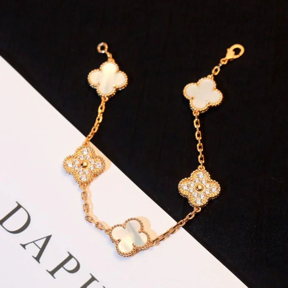 [Lira Jewelry]CLOVER WHITE PEARL MOP 5 MOTIF BRACELET COLLECTION