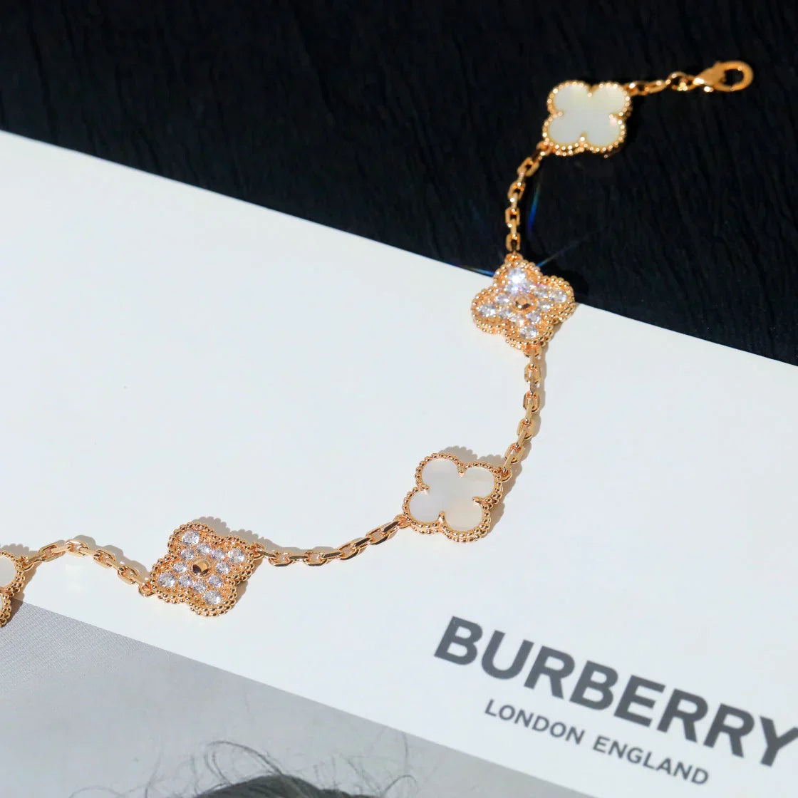 [Lira Jewelry]CLOVER WHITE PEARL MOP 5 MOTIF BRACELET COLLECTION