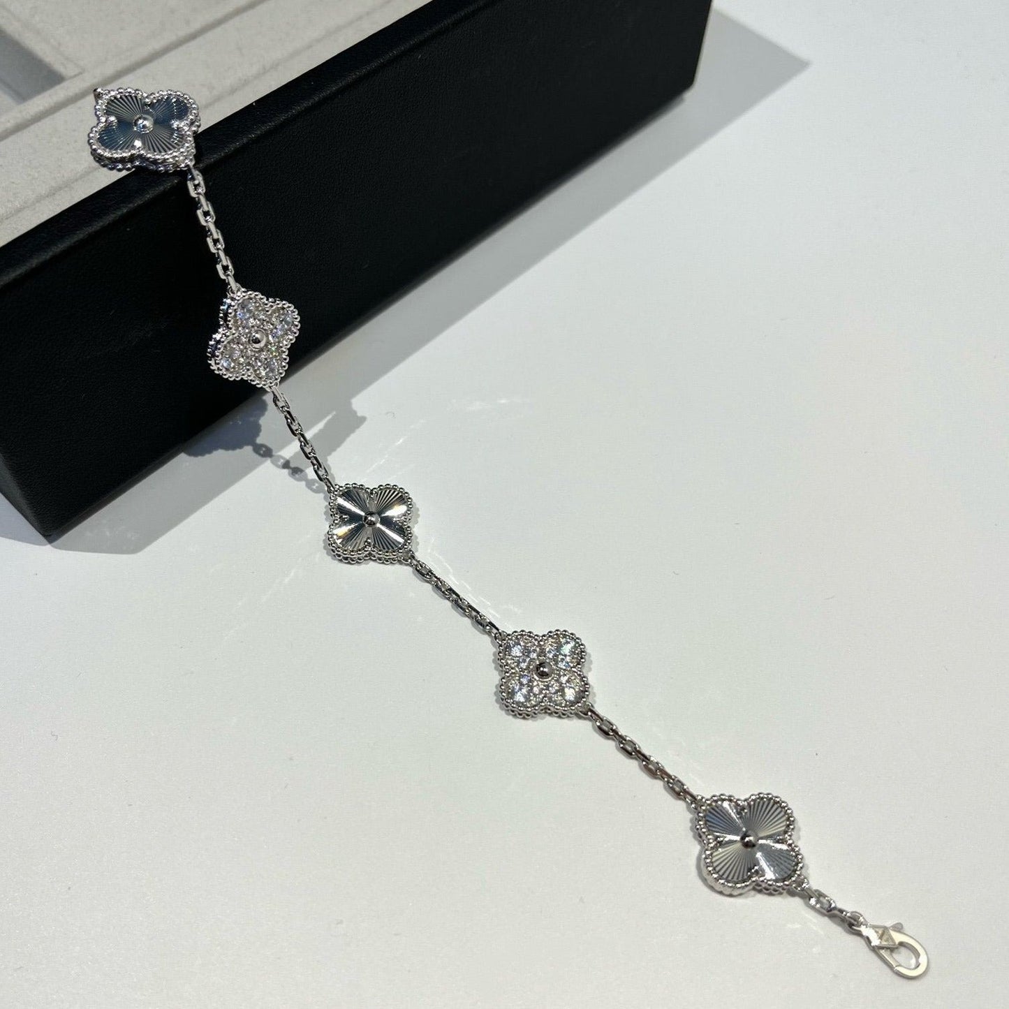 [Lira Jewelry] CLOVER 5 MOTIF LASER BRACELET COLLECTION