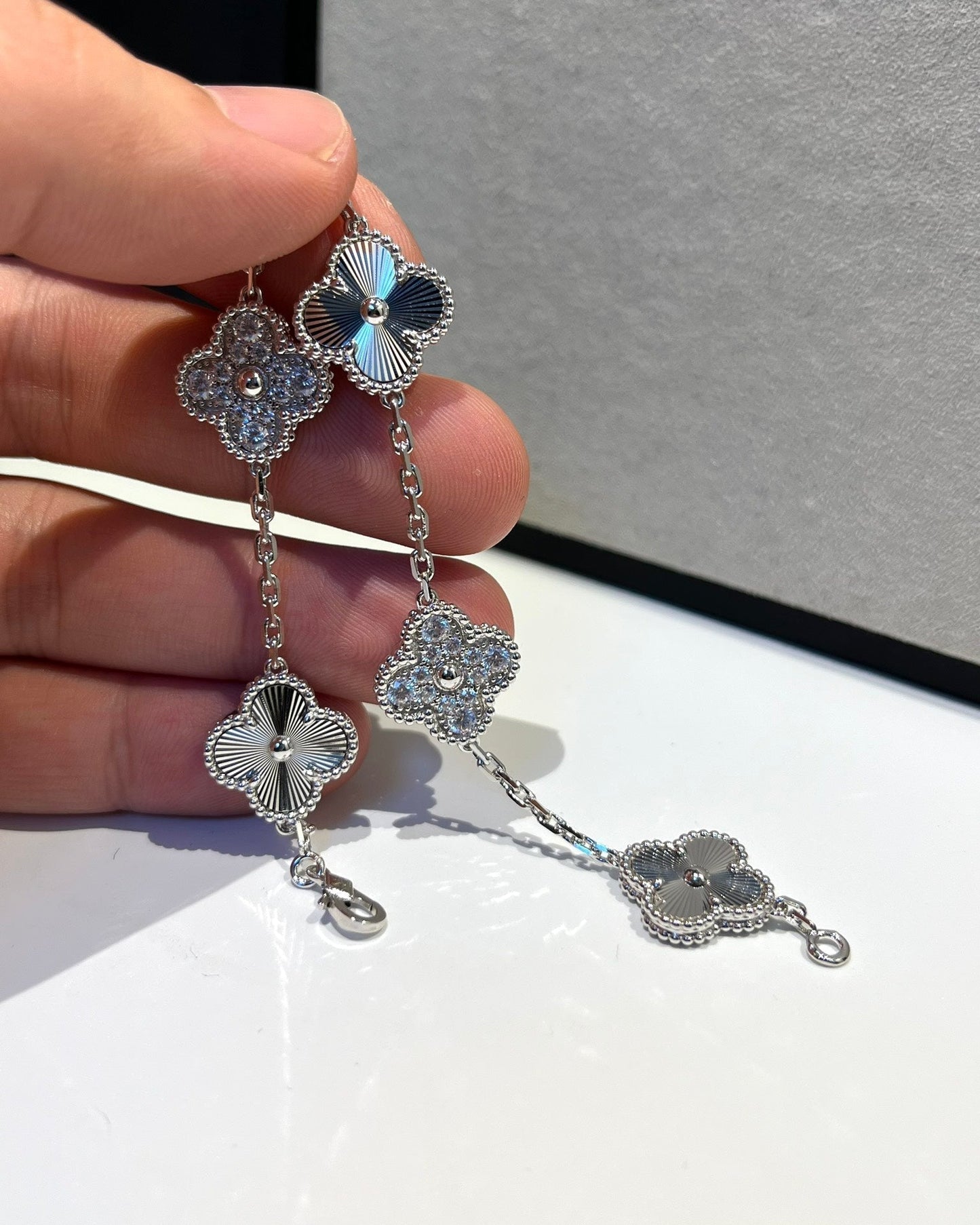 [Lira Jewelry] CLOVER 5 MOTIF LASER BRACELET COLLECTION
