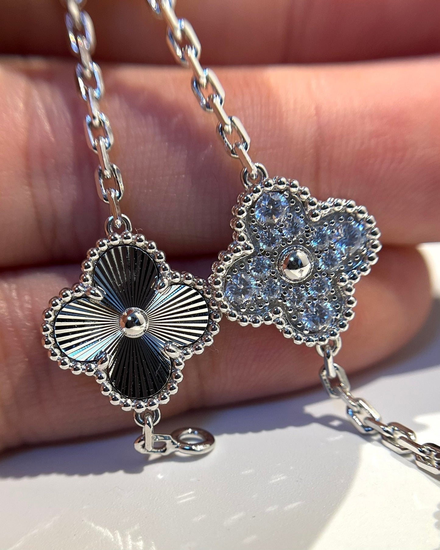 [Lira Jewelry] CLOVER 5 MOTIF LASER BRACELET COLLECTION