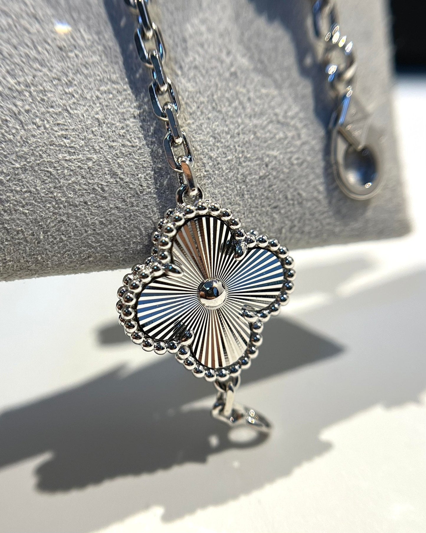 [Lira Jewelry] CLOVER 5 MOTIF LASER BRACELET COLLECTION