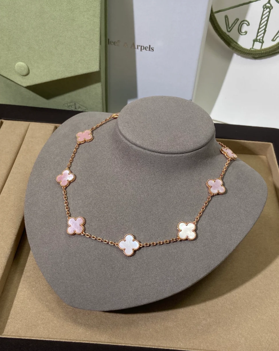 [Lira Jewelry Jewellery] Pink Necklace with Ten Clover Designs