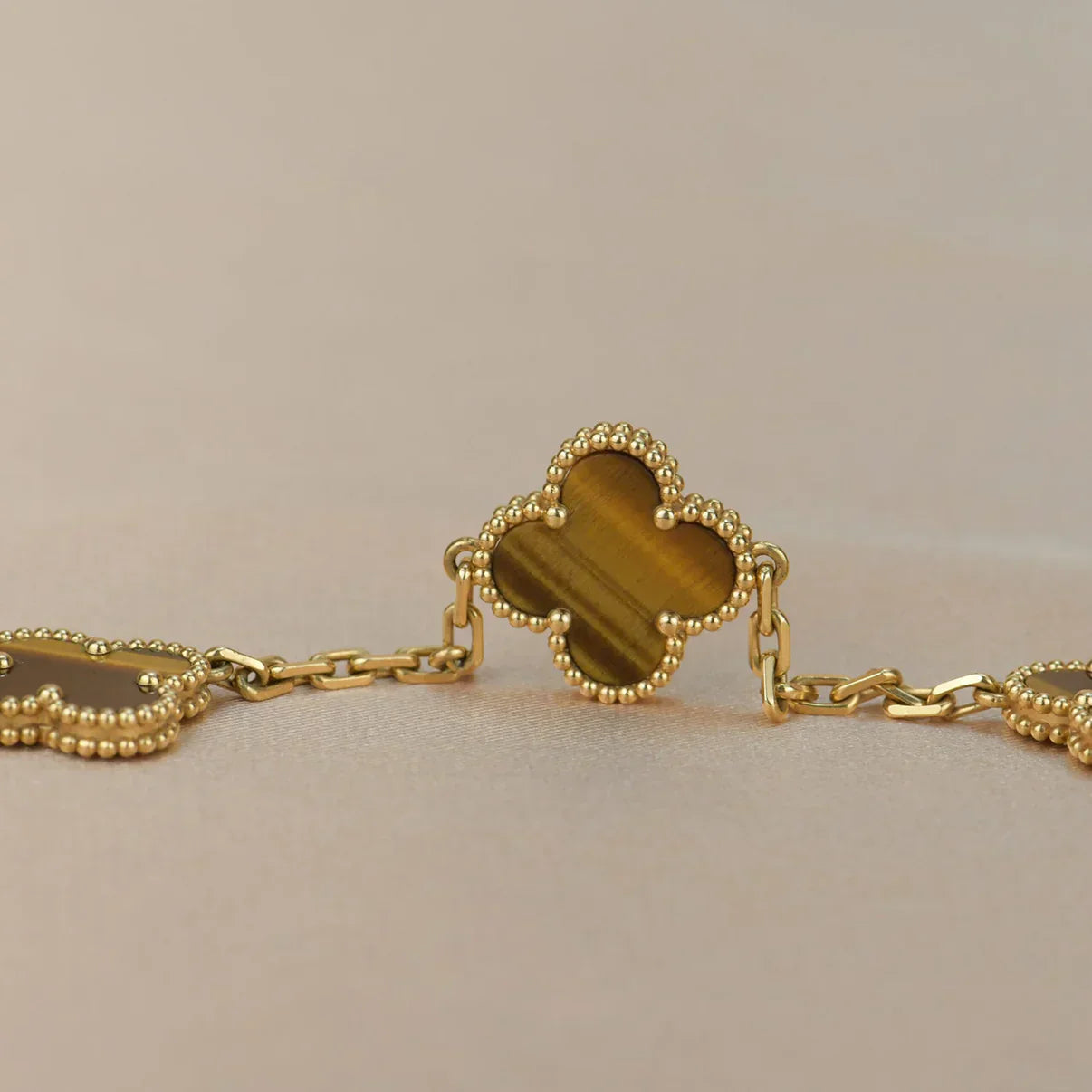 [Lira Jewelry] CLOVER 5 MOTIFS TIGER EYE BRACELET COLLECTION