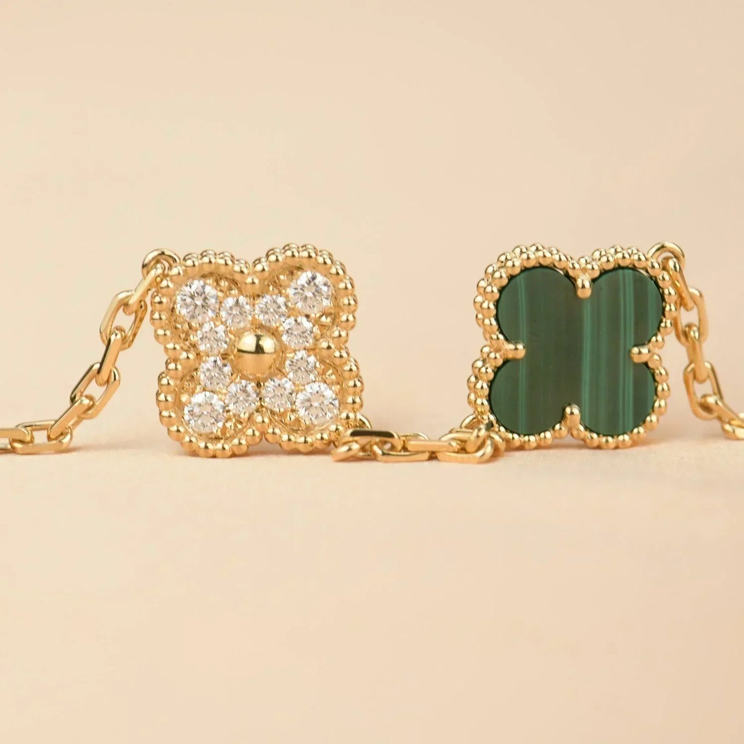 [Lira Jewelry] CLOVER 5 MOTIF MALACHITE BRACELET COLLECTION