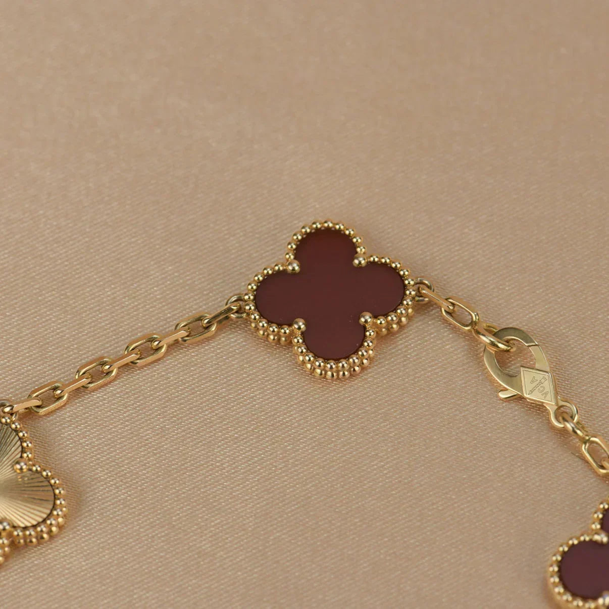 [Lira Jewelry] CLOVER 5 MOTIF RED CORNELIAN BRACELET COLLECTION