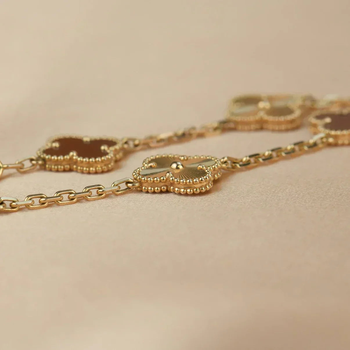 [Lira Jewelry] CLOVER 5 MOTIF RED CORNELIAN BRACELET COLLECTION