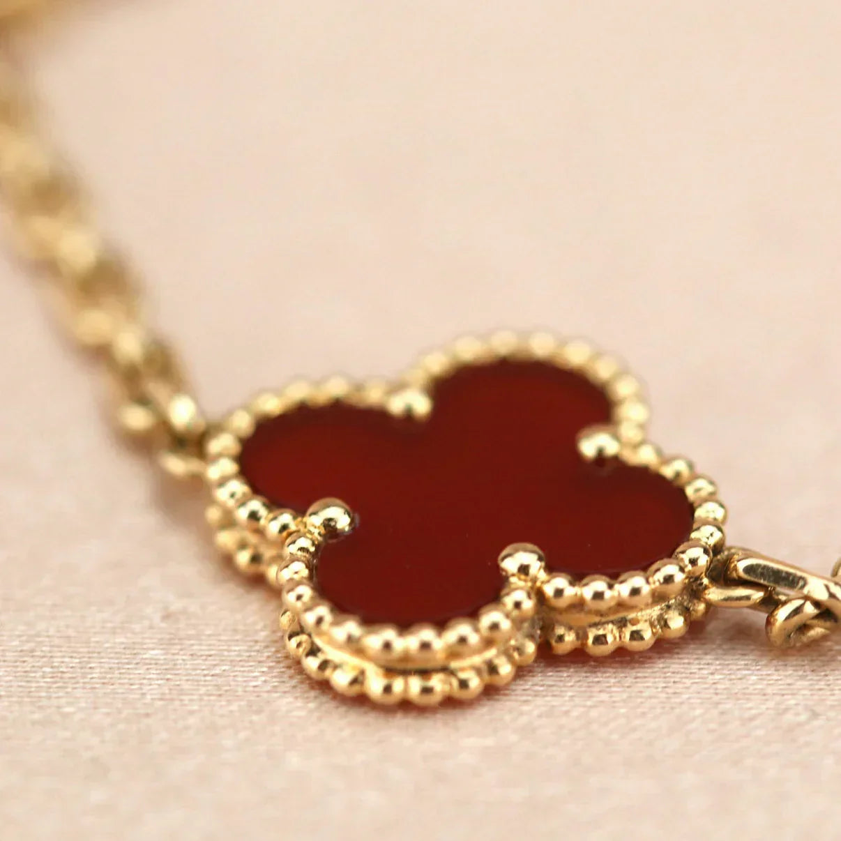 [Lira Jewelry] CLOVER 5 MOTIF RED CORNELIAN BRACELET COLLECTION
