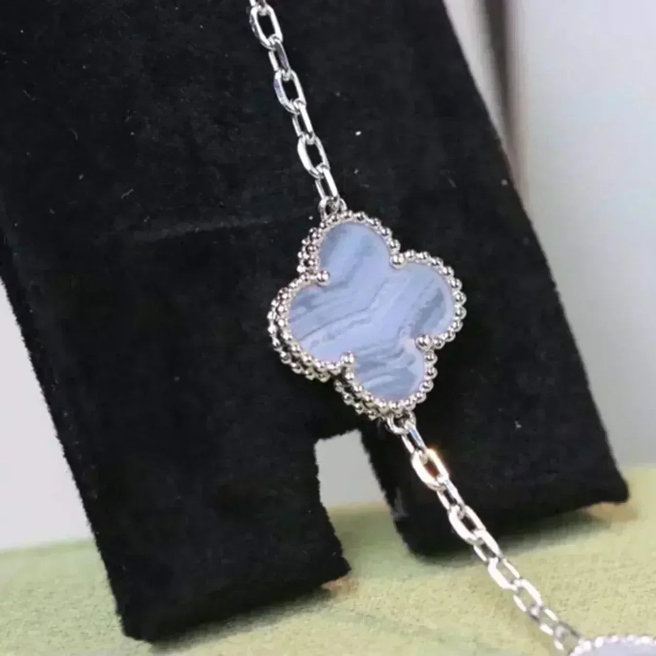 [Lira Jewelry] CLOVER 5 MOTIF PURPLE CHALCEDONY BRACELET COLLECTION