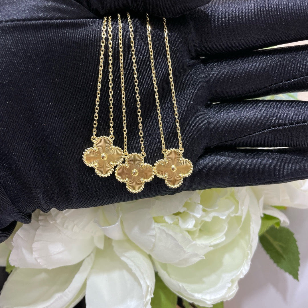 [Lira Jewelry]CLOVER 15MM LASER NECKLACE
