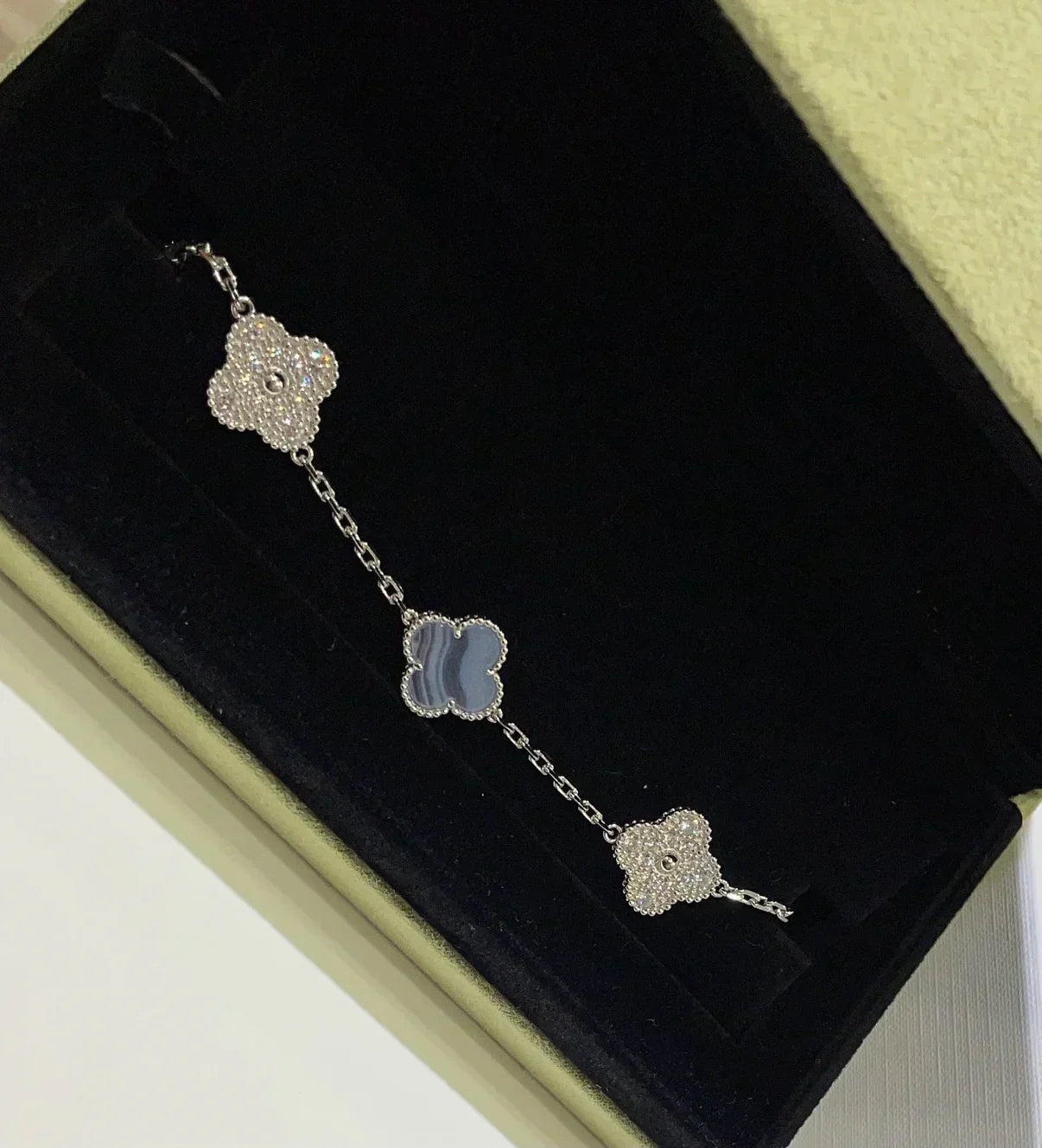 [Lira Jewelry] CLOVER 5 MOTIF PURPLE CHALCEDONY BRACELET COLLECTION