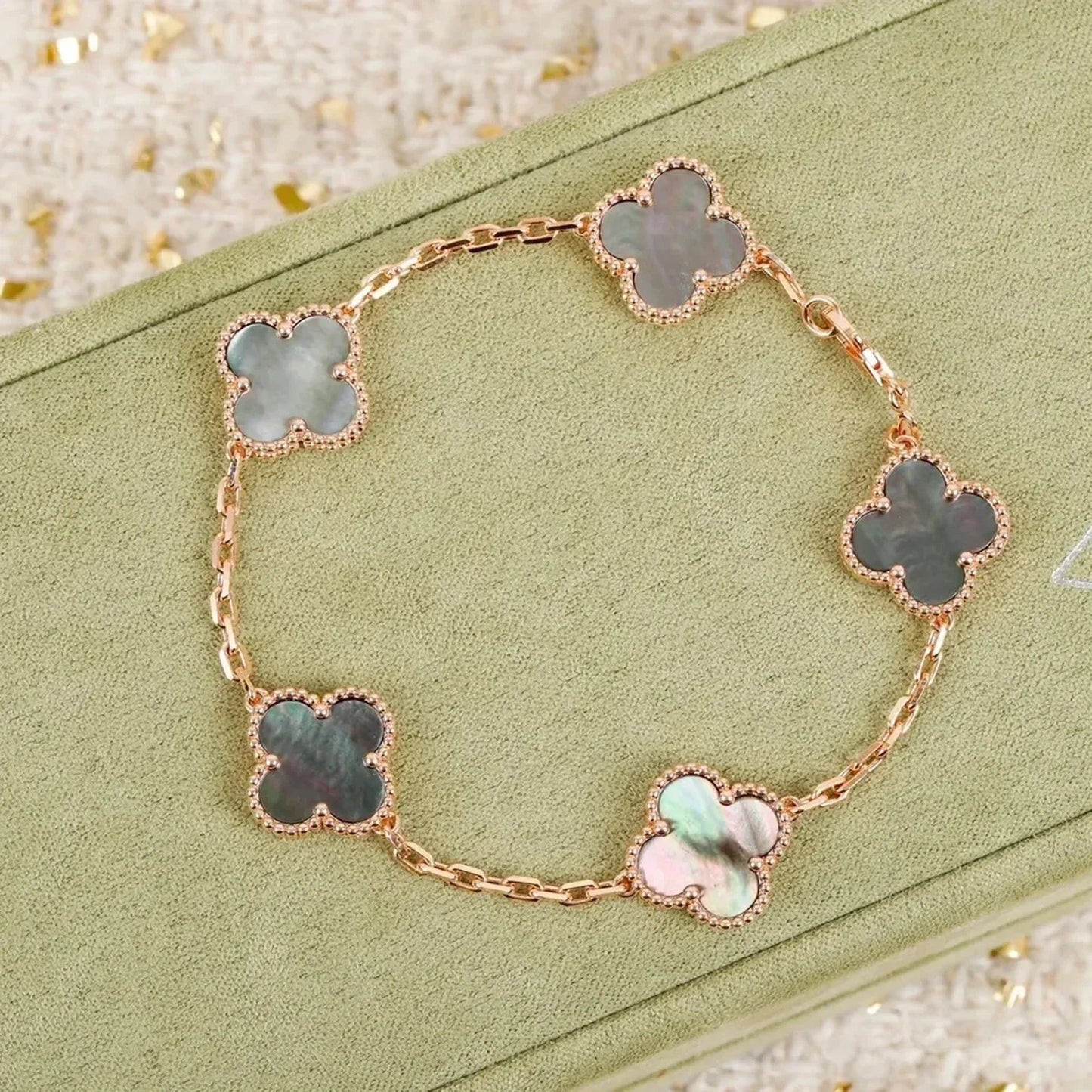 [Lira Jewelry] CLOVER 5 MOTIF GRAY MOP BRACELET COLLECTION
