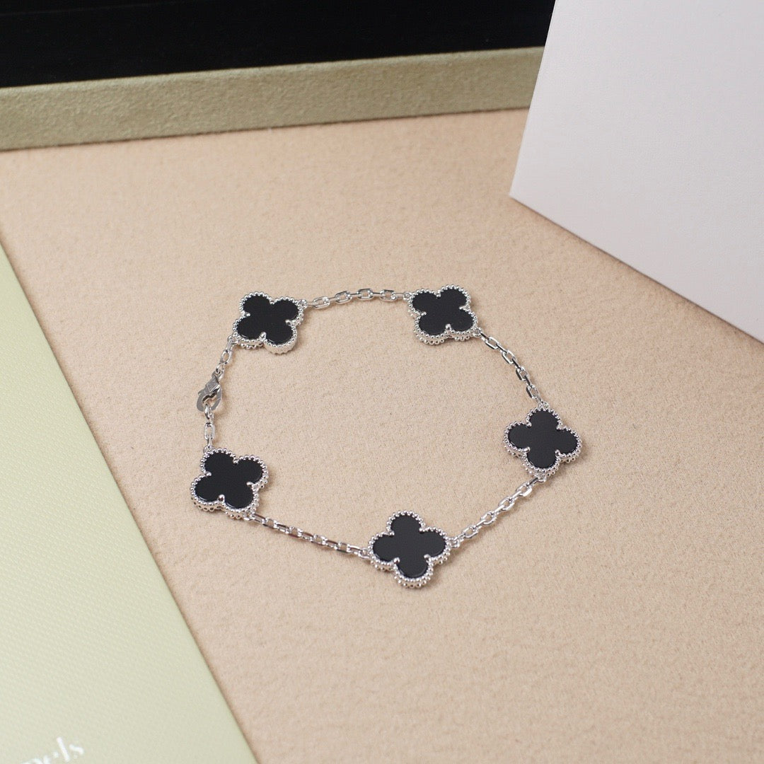 [Lira Jewelry] CLOVER 5 MOTIF ONYXS BRACELET COLLECTION