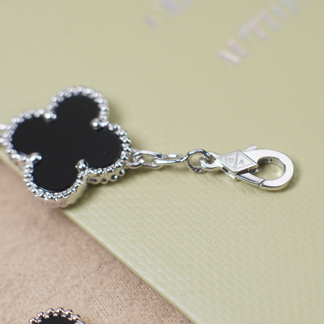 [Lira Jewelry] CLOVER 5 MOTIF ONYXS BRACELET COLLECTION