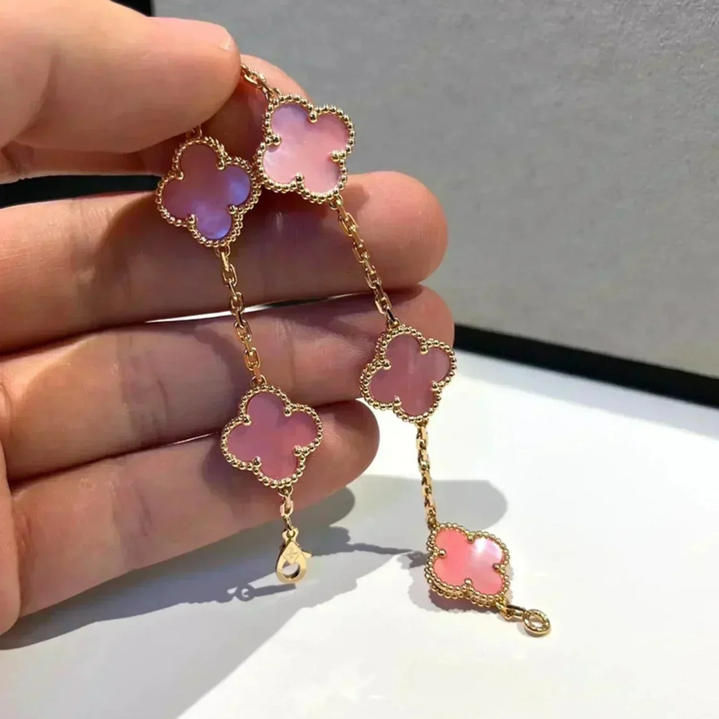 [Lira Jewelry] CLOVER 5 MOTIFS  PINK MOP BRACELET COLLECTION