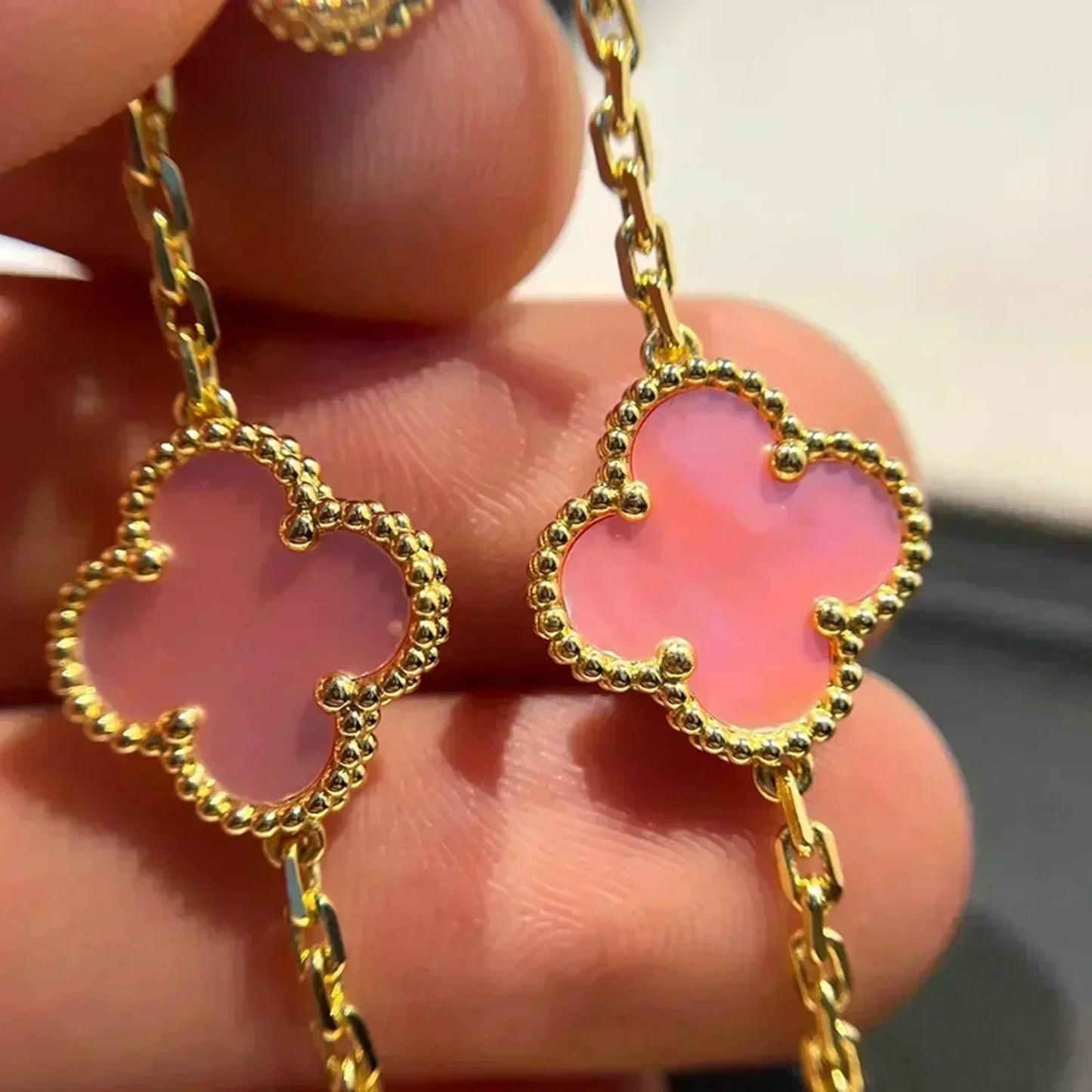 [Lira Jewelry] CLOVER 5 MOTIFS  PINK MOP BRACELET COLLECTION