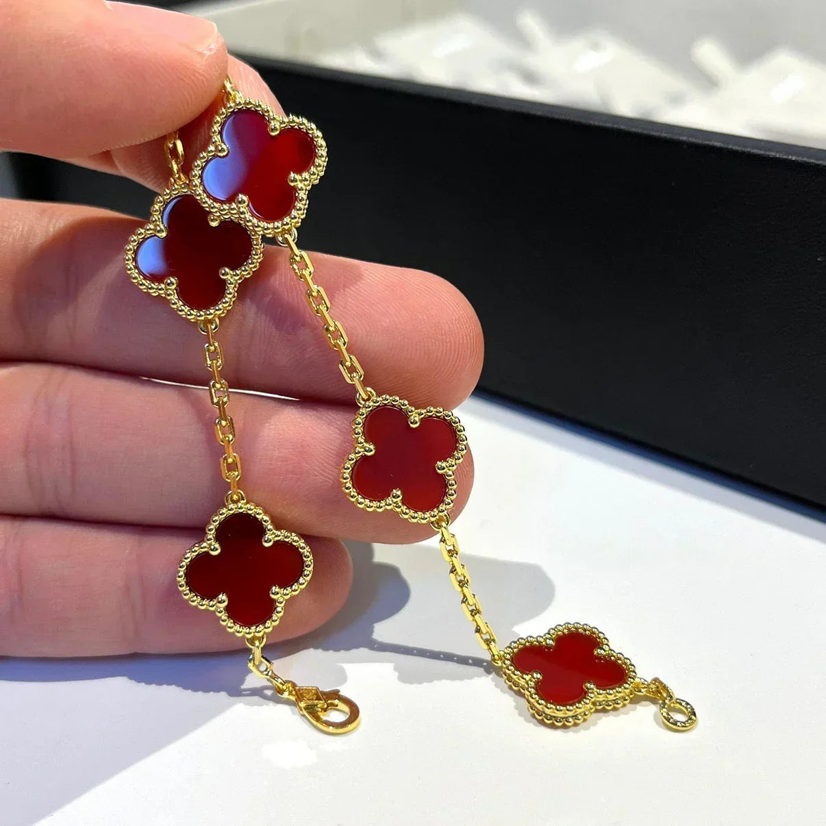 [Lira Jewelry] CLOVER 5 MOTIF RED CORNELIAN BRACELET COLLECTION
