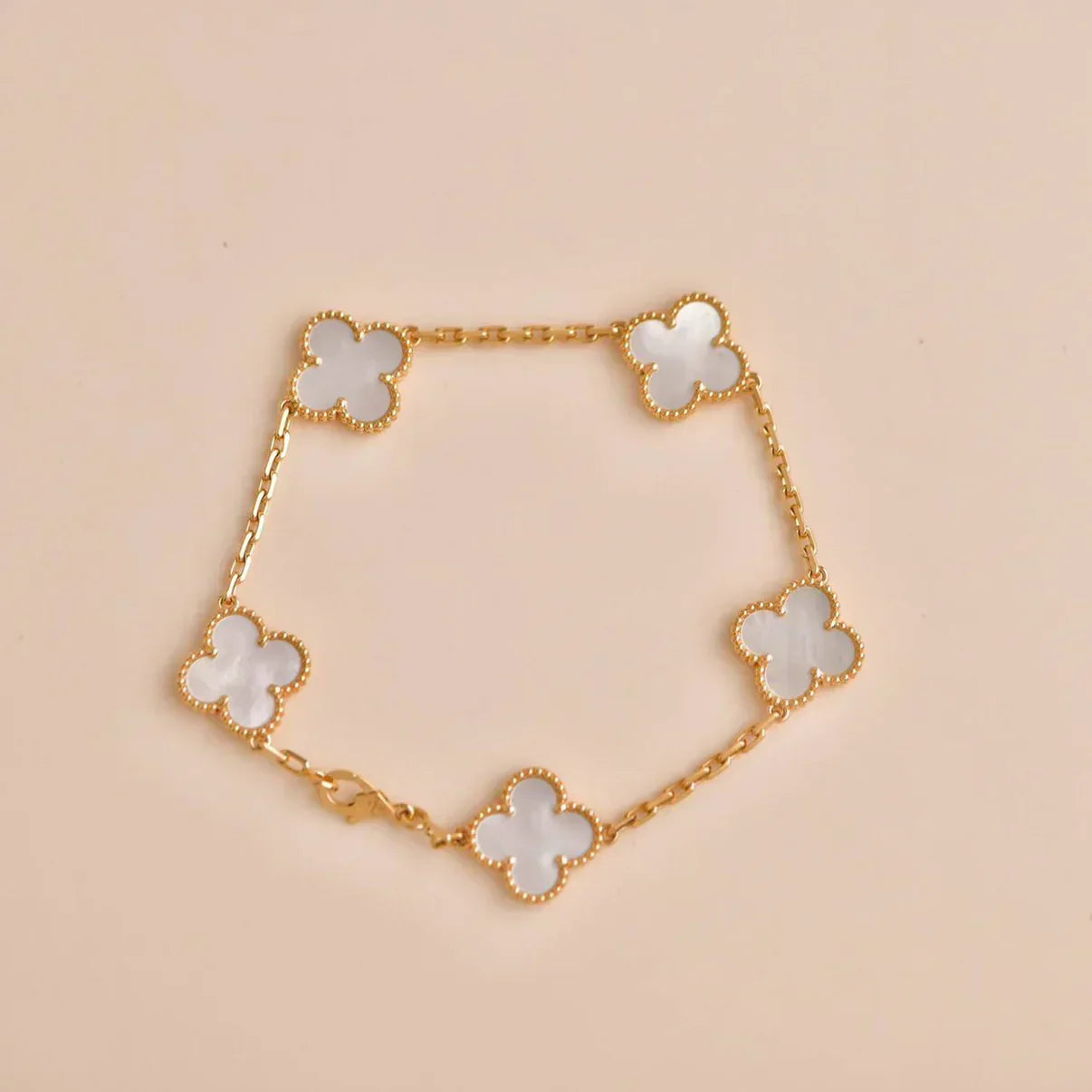 [Lira Jewelry]CLOVER WHITE PEARL MOP 5 MOTIF BRACELET COLLECTION