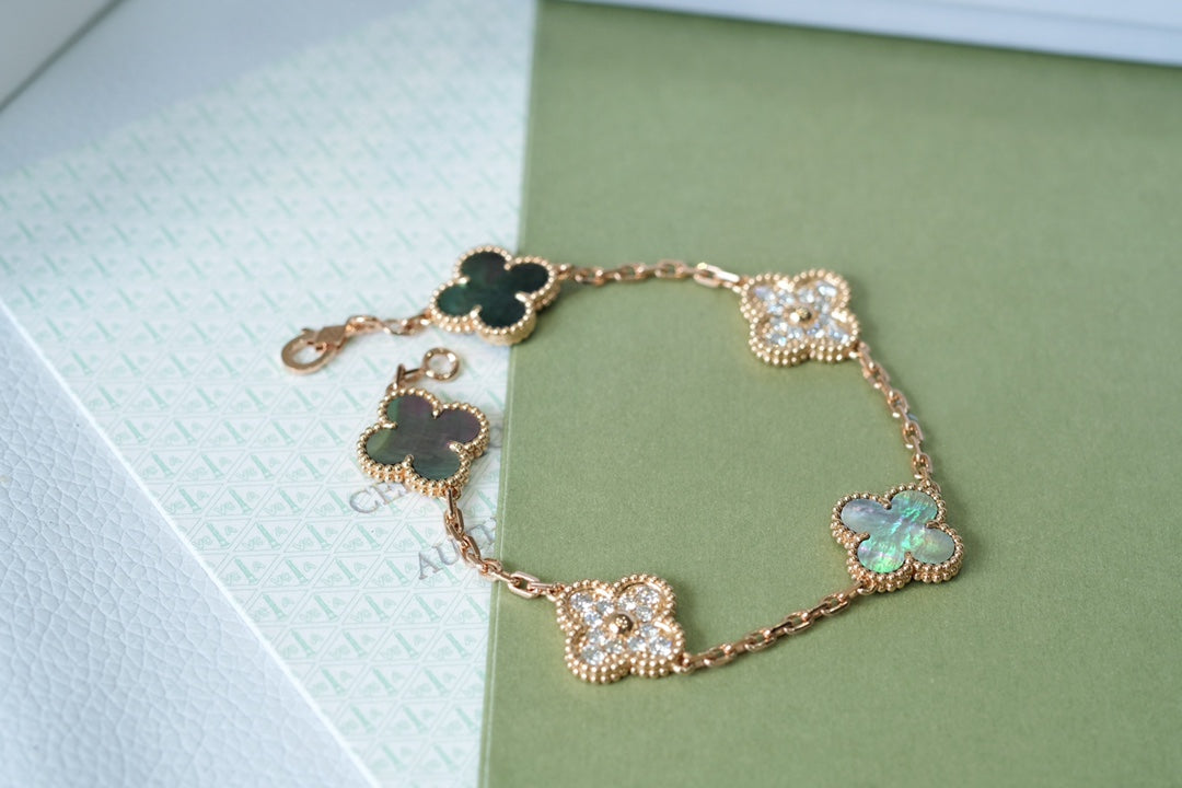 [Lira Jewelry] CLOVER 5 MOTIF GRAY MOP BRACELET COLLECTION