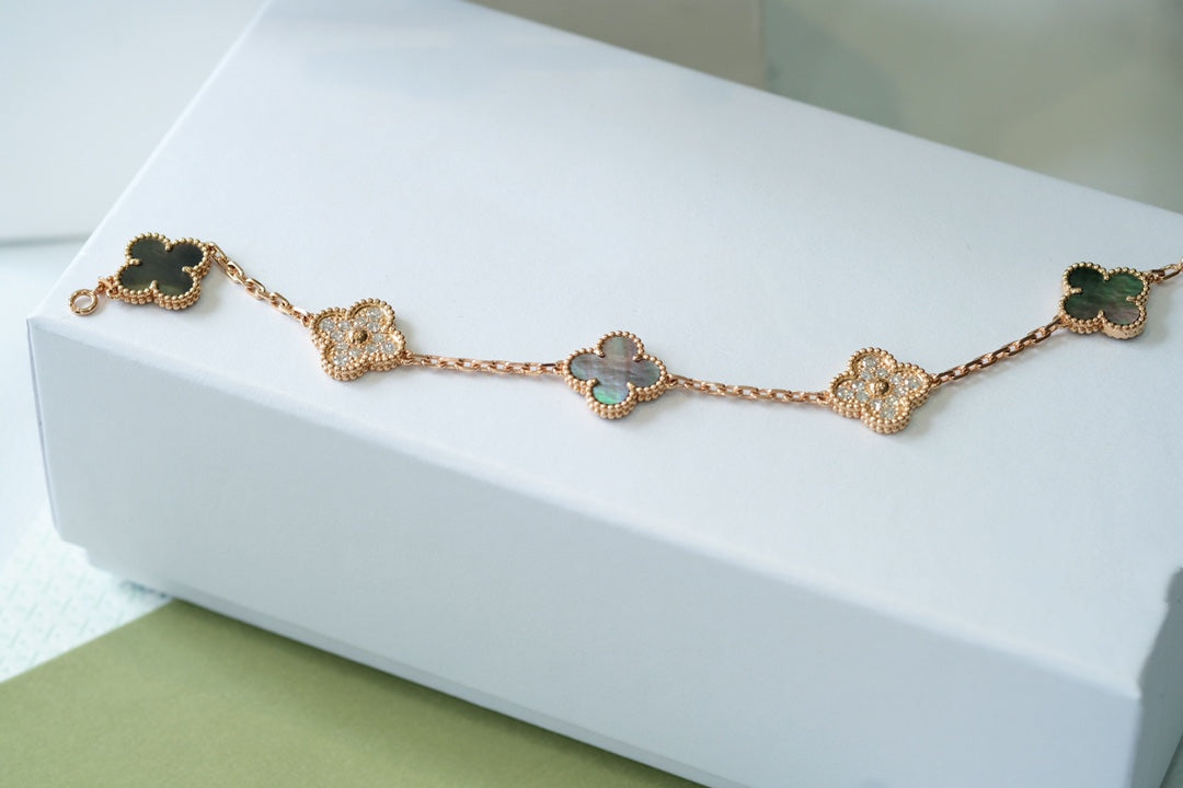 [Lira Jewelry] CLOVER 5 MOTIF GRAY MOP BRACELET COLLECTION