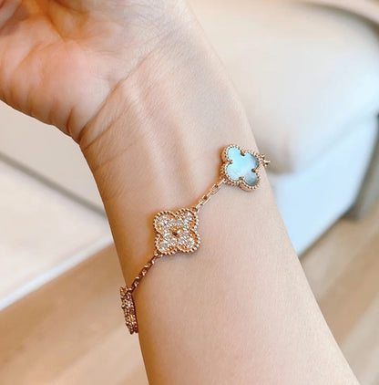 [Lira Jewelry] CLOVER 5 MOTIF GRAY MOP BRACELET COLLECTION