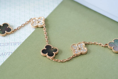 [Lira Jewelry] CLOVER 5 MOTIF GRAY MOP BRACELET COLLECTION