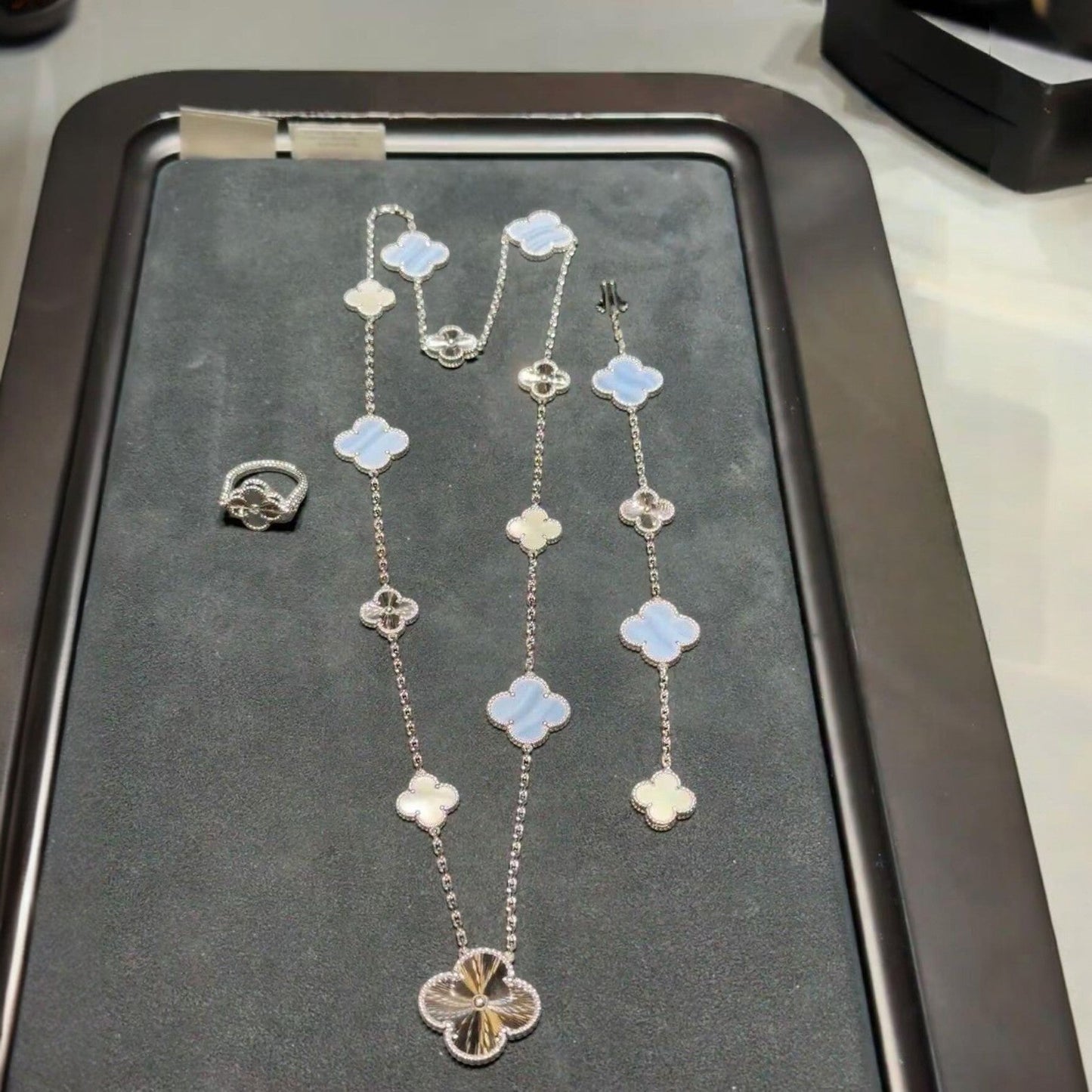 [Lira Jewelry]DETACHABLE CLOVER 15(11+4) FLOWER SILVER NECKLACE SET