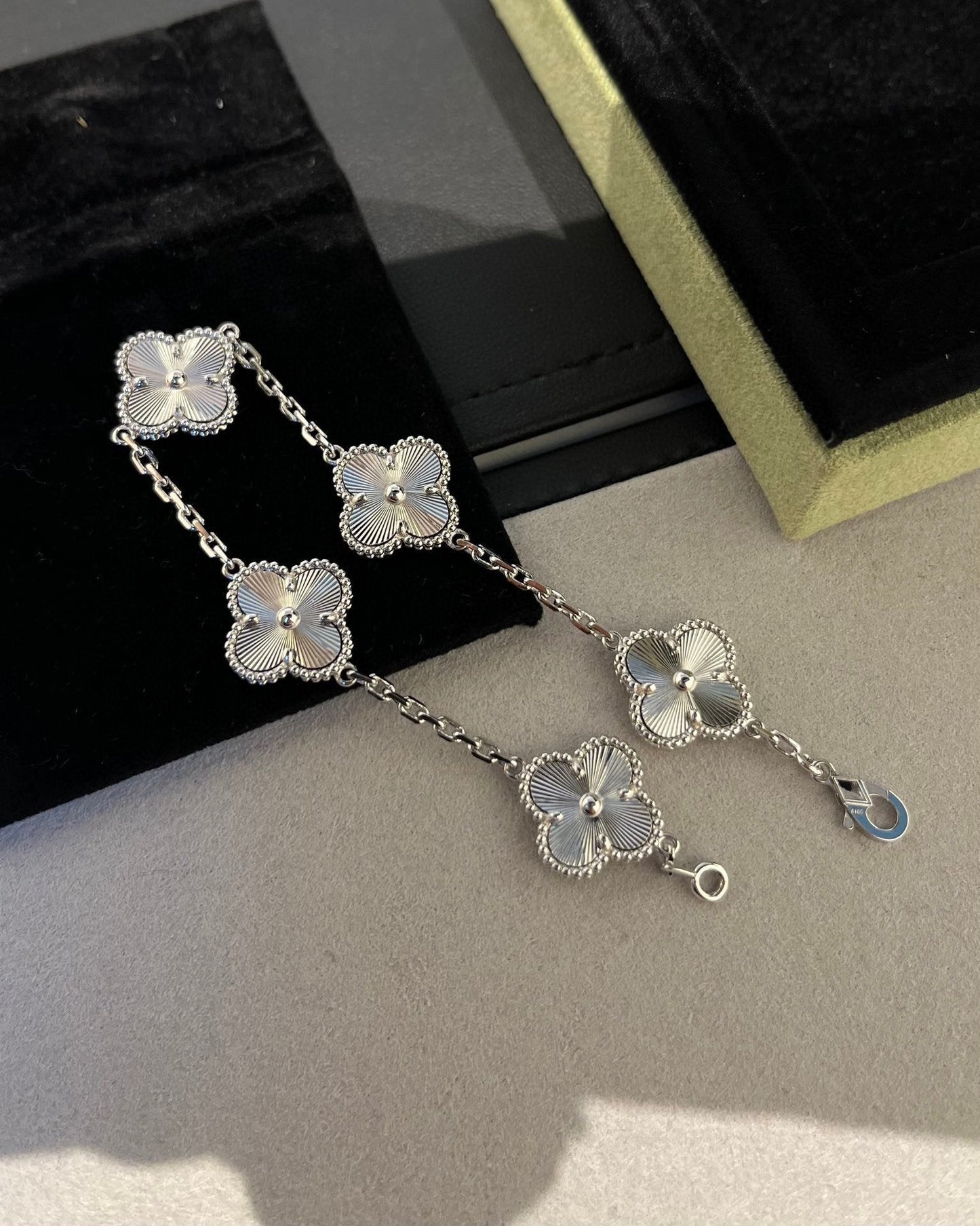 [Lira Jewelry] CLOVER 5 MOTIF LASER BRACELET COLLECTION