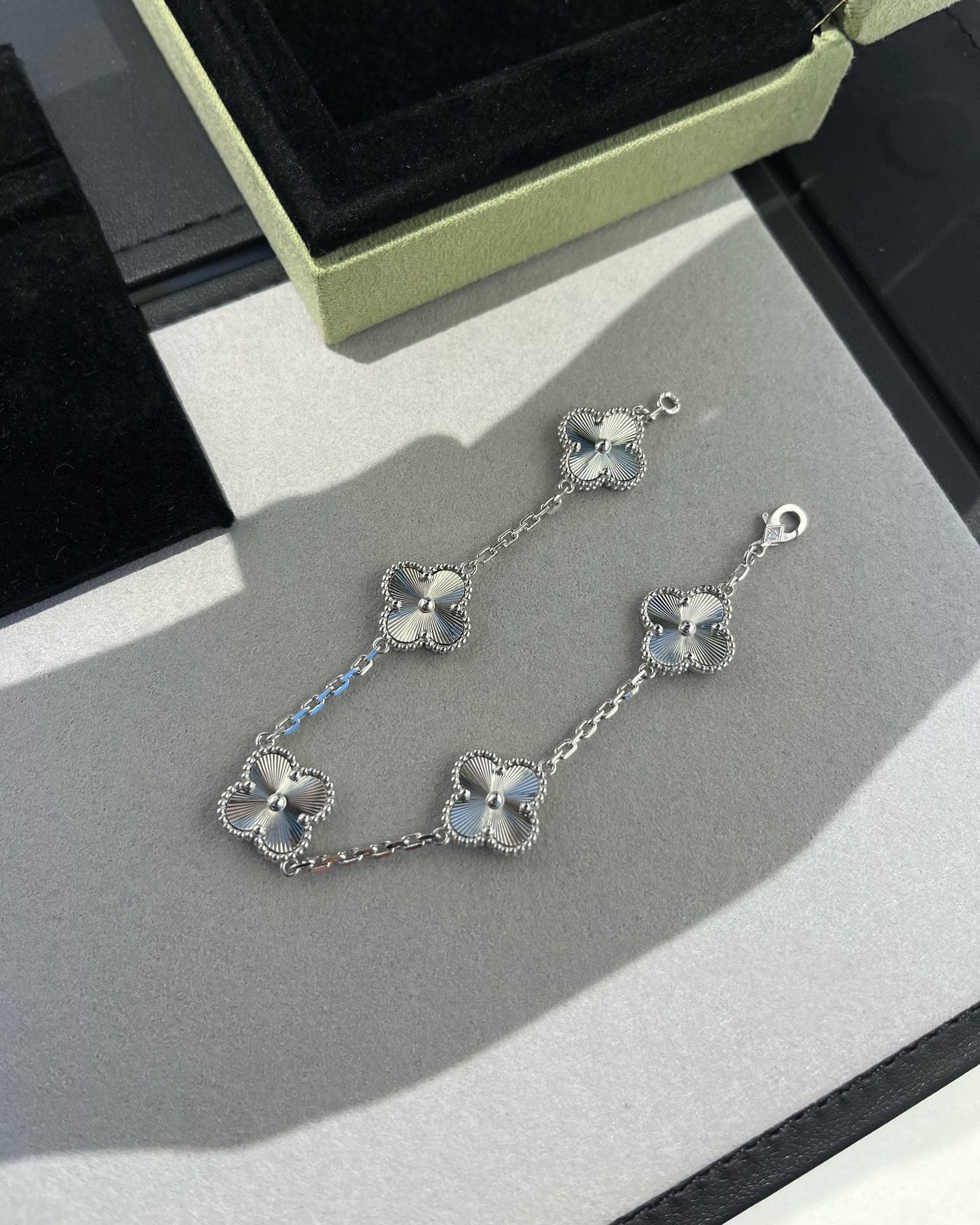 [Lira Jewelry] CLOVER 5 MOTIF LASER BRACELET COLLECTION